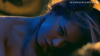 Чувственный секс Roxanne McKee с царапанием спины и удушениями