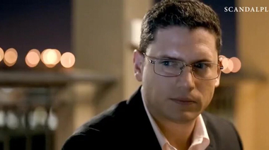 Карл Урбан лижется с голой Изабель Лукас в бассейне в фильме «Лофт»