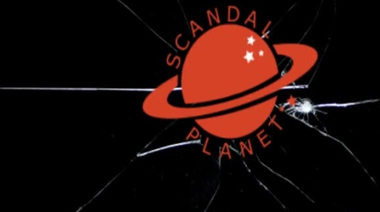 Голая блондинка Катарина Час прыгает в постель к инспектору