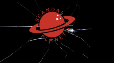 Анджелина Джоли сладко целуется с Элизабет Митчелл в фильме «Джиа»