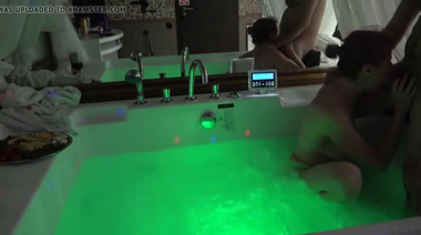 Русская сосалка трахается раком в джакузи в турецком отеле