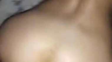 Муж ебет казашку раком, пока член любовника за ее щекой