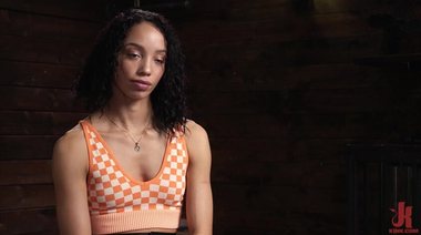 Экзекуция поркой и вибратором обездвиженной негритянки Alexis Tae