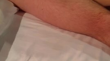 Мастурбация всех дырок проститутки игрушками во время долбежки горла членом