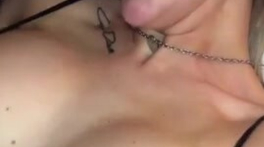 Клиент жестко с удушением шпилит проститутку с большими губами