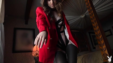 Айви Роуз обожает позировать обнаженной