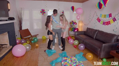 Миниатюрные подружки исполнили желание именинника Дункана Сэйнта