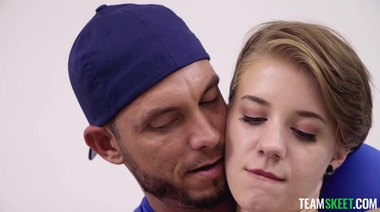 Дакота Бернс ищет нирвану, а находит сперму в киске