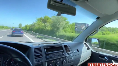 Little Caprice тормознула мультивен и трахнулась с его водителем