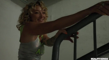 Горячая косплеерша Сьюзи Стеллар рада встрече с ДжейМаком