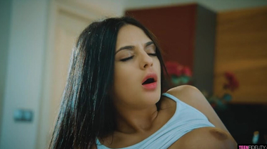 Стол на кухне - не для обеда, а для ебли!