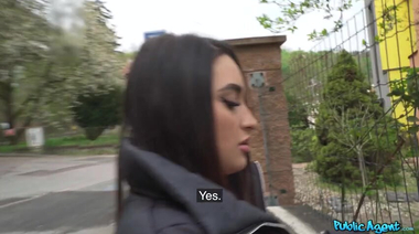 Итальянская красотка заработала на новенький iPhone