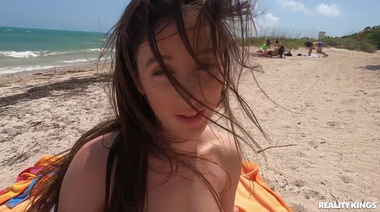 Секс на пляже после случайного знакомства