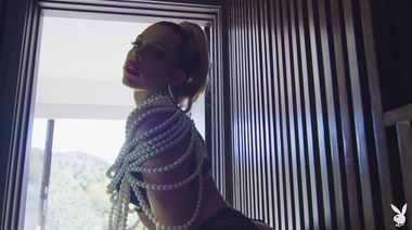 Демонстрация невероятной сексуальности от звезды Playboy Элли Николь