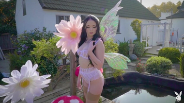 Лесная фея Тоби Тейлор дарит волшебство обнажения