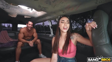 Жадная до денег и больших членов Габи Ортега в автобусе Bang Bros