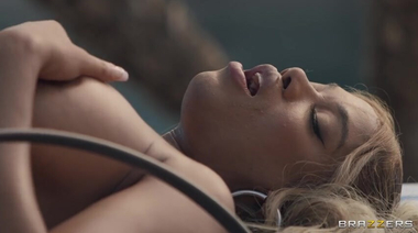 Сисястая негритянка транс Джексика Блейк подставила очко под твердый елдак