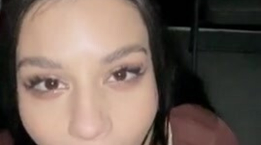 Hannah Jo полирует губами головку большого хуя