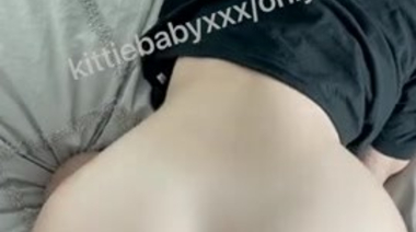 Трахнул раком и кончил в рот KittieBabyXXX с длинными ресницами