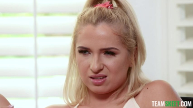 Восходящая ХХХ звезда Макси Меллоу разминает пилотку на члене партнера