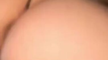 Хлюпающая пизда Maddy Belle во время секса с парнем