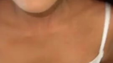 Глубокие оральные таланты Sophie Vanmeter покажет на большем черном члене