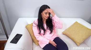 Азартная мачеха Шина Райдер отрабатывает деньги пасынка