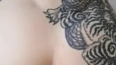 Шлюха на двоих: скинулись и выебали русскую проститутку в киску и глотку