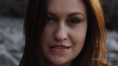 Чувственное эротическое соло Деми Фрэй на закате у Черного моря