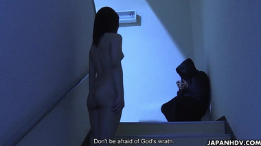 Мистический парень в балахоне трахает студентку Кай Михару в психбольнице