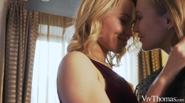 Медленный танец лесбиянок с мощным финалом в горизонтальном положении