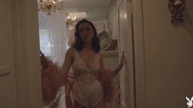 Эрофотосессия Брионы Эшли в образе горячей девушки Дона Карлеоне