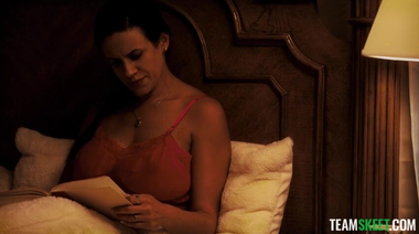 Строгая мамаша Пенни Барбер устроила тройничок с приемными детьми