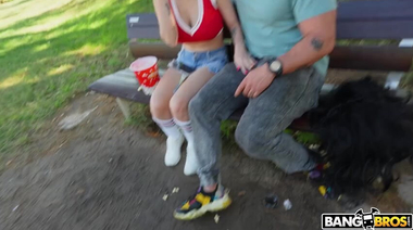 Брутальный лысый пикапер заплатил за секс в парке рыжей Алисе Фэнтези