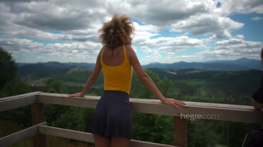 Один день из жизни сексапильной закарпатской мулатки Моник