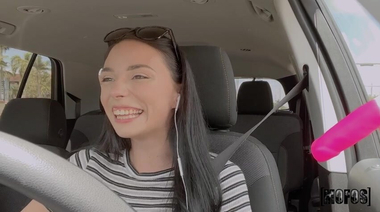 Девушка таксистка Джанна Айви после поездки с ДжейМаком взяла плату сексом