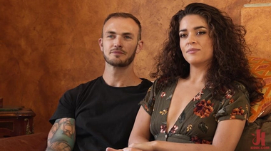 Киллер выбивает долг из писечки связанной вдовы Виктории Вокс