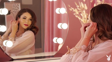 Цвет настроения розовый: нежная эрофотосессия красотки Стефани Манеску