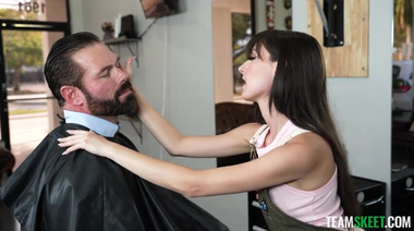 Парикмахерша Серена Хилл предложила клиенту особый пакет услуг салона