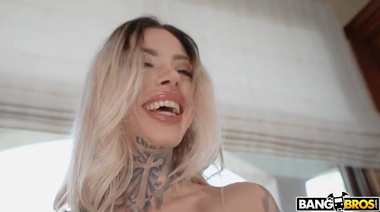 Черный шланг Исайи Максвелла накачивает спермой киску Шанталь Даниэль