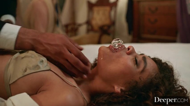 Портнихи Кензи Энн и Скарлит Скандал раскрыли секрет старого особняка