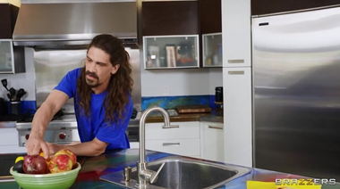 Толстенькая блондинка Лайла Лавли изменяет мужу с его лучшим другом