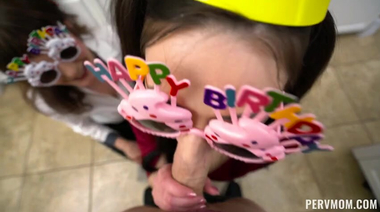 Особенная вечеринка с тройничком на День рождение любимого пасынка