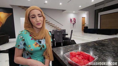 Минет вместо тысячи слов: арабка Свит София призналась в любви другу