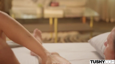 Свидетельница Алекс Х. Бэнкс встречает анальный рассвет после свадьбы