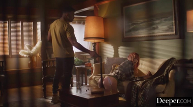 Вуайеристка Кенна Джеймс вовлечена в секс игры с доминирующим негром