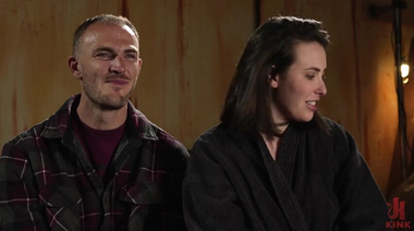 Главарь банды Кристиан Уайлд дерет в зад связанную шпионку Кейси Калверт