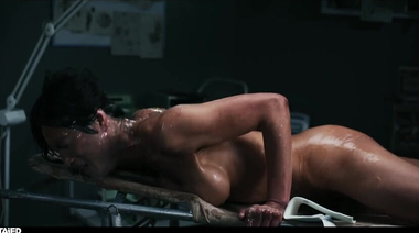 Щупальца страшного монстра засосали маленький хуй транса в коматозе