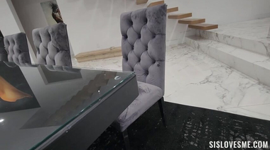 Любопытная Кэлли Блэк тестирует анальные секс игрушки со сводным братом