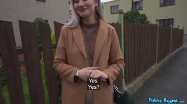 Милая украинка Марсианна Амун подзаработала сексом с чешским пикапером